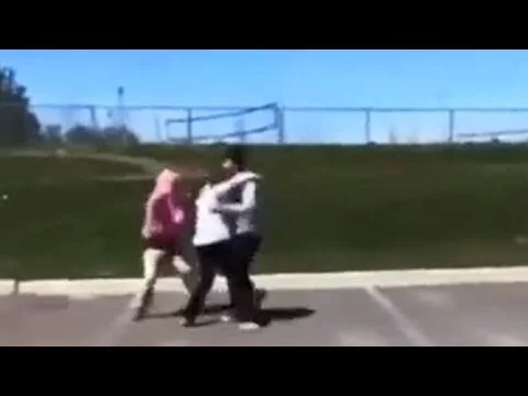 Pink hoodie hijab fight twitter video - Video Reddit Trend