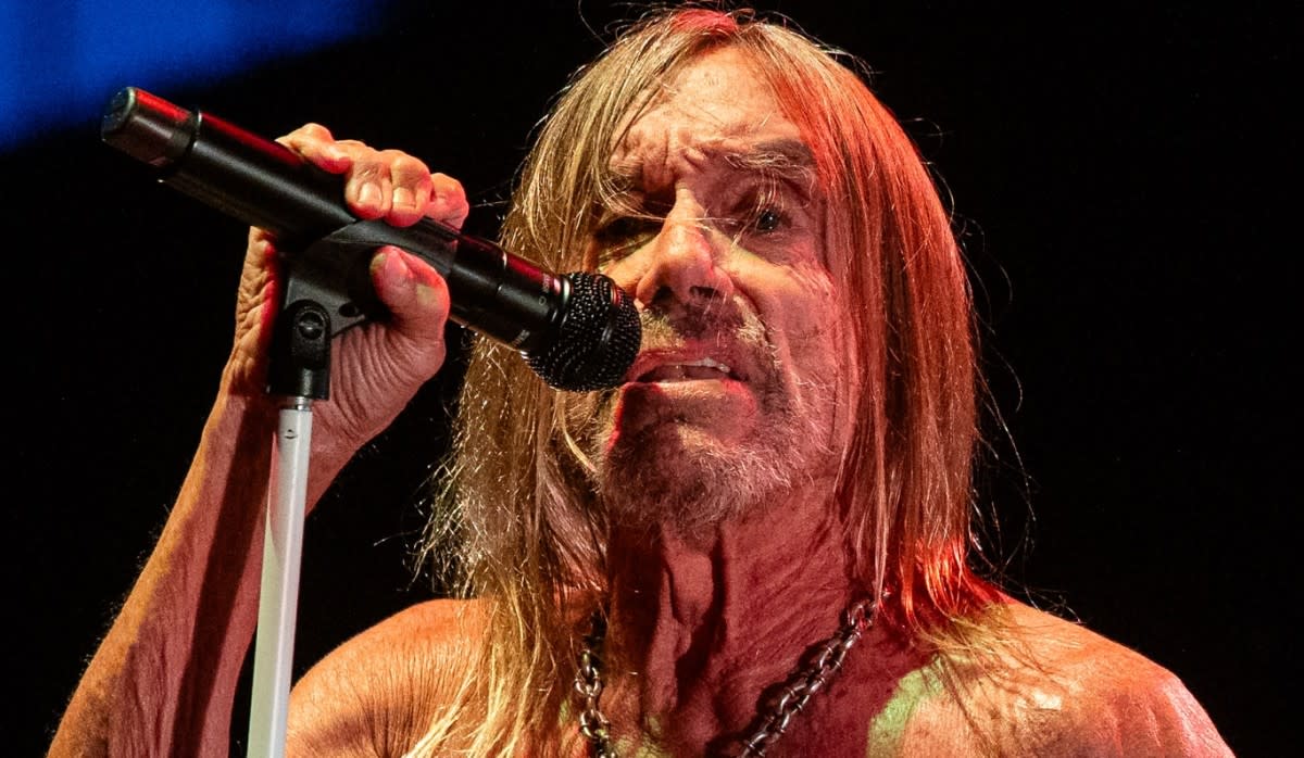 Iggy Pop, 78, Stuns Fans with JawDropping Coffin Exit at Manchester